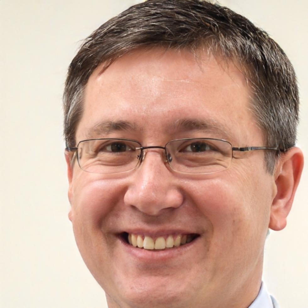 Benedikt Zimmermann, Gründer und Finanzstratege bei tiralenoxo