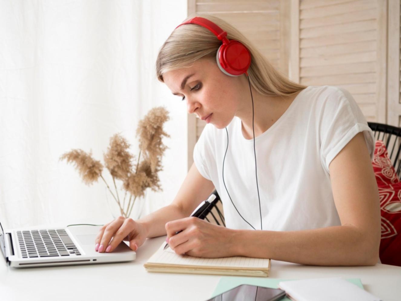 Interaktive Lernumgebung für finanzielle Bildung und Strategieentwicklung